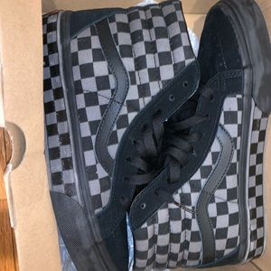 Grey/black high top checkered vans.